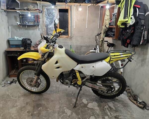 Желтый Сузуки DR-Z 400S, объемом двигателя 0.4 л и пробегом 24 тыс. км за 5200 $, фото 1 на Automoto.ua