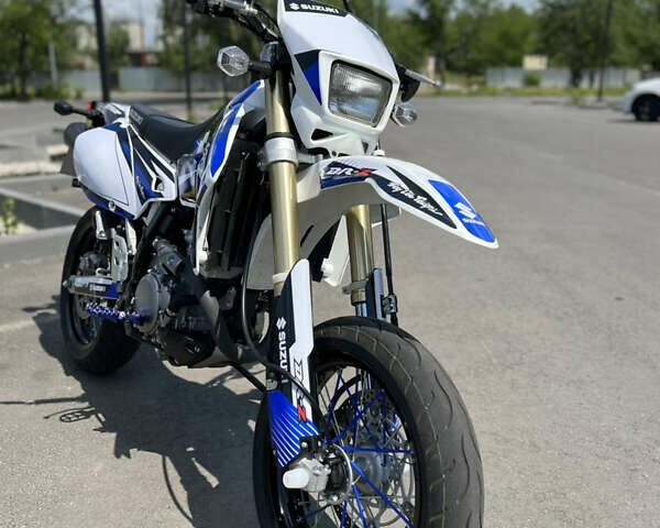 Білий Сузукі DR-Z 400SM, об'ємом двигуна 0 л та пробігом 1 тис. км за 9300 $, фото 1 на Automoto.ua