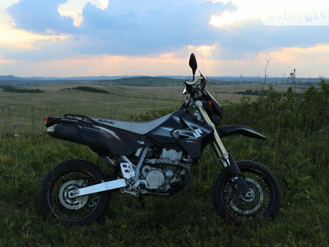 Черный Сузуки DR-Z 400SM, объемом двигателя 0.4 л и пробегом 37 тыс. км за 5000 $, фото 1 на Automoto.ua