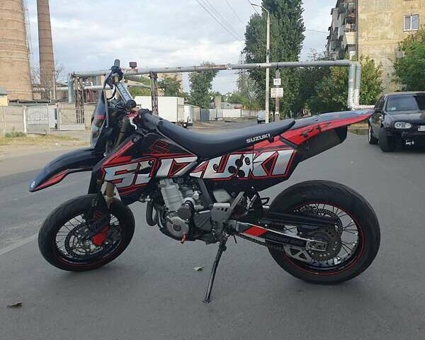 Черный Сузуки DR-Z 400SM, объемом двигателя 0.4 л и пробегом 14 тыс. км за 5500 $, фото 1 на Automoto.ua