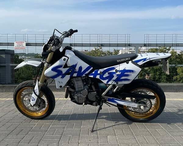 Серый Сузуки DR-Z 400SM, объемом двигателя 0.4 л и пробегом 6 тыс. км за 6600 $, фото 1 на Automoto.ua