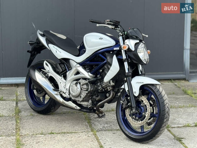 Белый Сузуки Gladius 400, объемом двигателя 0.4 л и пробегом 17 тыс. км за 4000 $, фото 1 на Automoto.ua