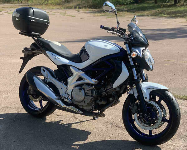 Сузуки Gladius 400, объемом двигателя 0 л и пробегом 34 тыс. км за 3800 $, фото 1 на Automoto.ua