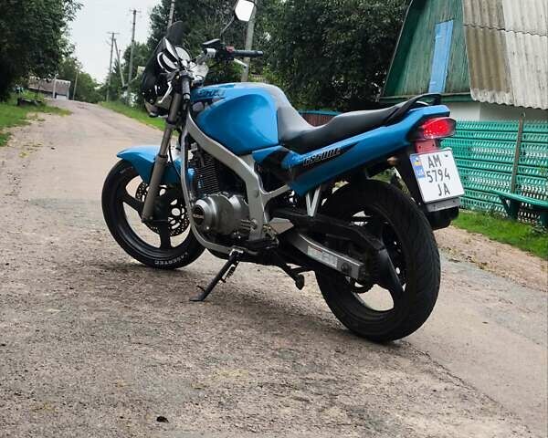 Сузуки GS 500E 1999 в Овруче на Automoto.ua Синий Сузуки GS 500E, объемом двигателя 0 л и пробегом 35 тыс. км за 2300 $, фото 1 на Automoto.ua