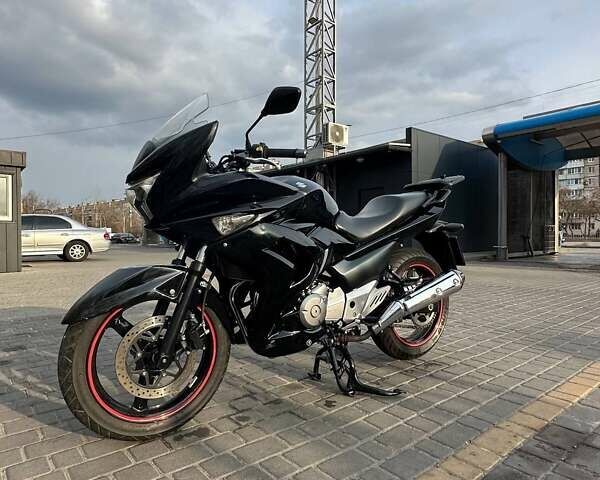 Черный Сузуки GSR 250, объемом двигателя 0.25 л и пробегом 20 тыс. км за 3500 $, фото 1 на Automoto.ua