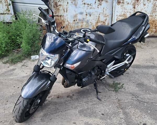 Серый Сузуки GSR 400, объемом двигателя 0 л и пробегом 16 тыс. км за 4800 $, фото 1 на Automoto.ua