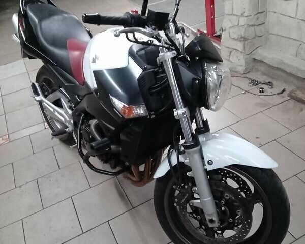Белый Сузуки GSR 600, объемом двигателя 0.6 л и пробегом 29 тыс. км за 5450 $, фото 1 на Automoto.ua