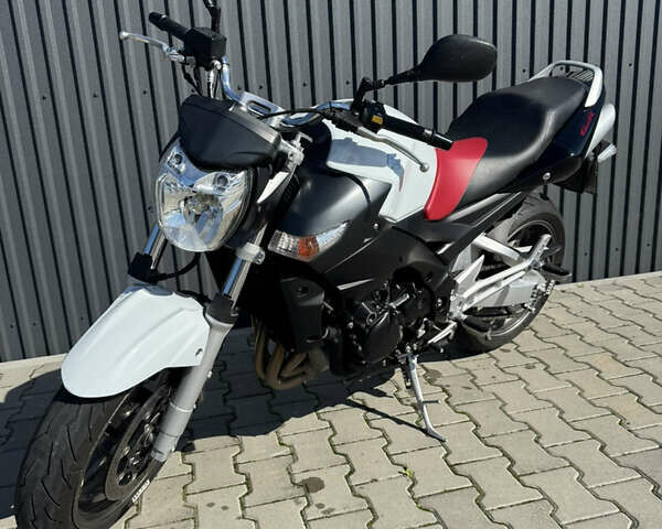 Белый Сузуки GSR 600, объемом двигателя 0.6 л и пробегом 38 тыс. км за 5300 $, фото 1 на Automoto.ua