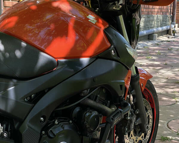 Красный Сузуки GSR 600, объемом двигателя 0.6 л и пробегом 62 тыс. км за 3999 $, фото 1 на Automoto.ua