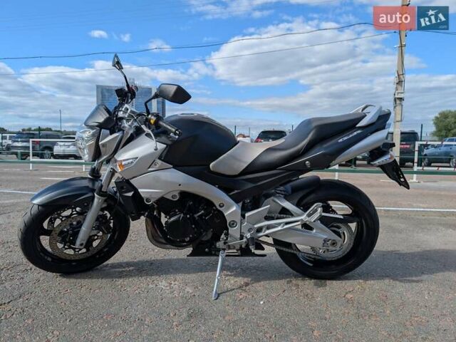 Серый Сузуки GSR 600, объемом двигателя 0.6 л и пробегом 33 тыс. км за 5399 $, фото 1 на Automoto.ua