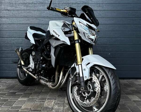 Білий Сузукі GSR 750, об'ємом двигуна 0.75 л та пробігом 30 тис. км за 7000 $, фото 1 на Automoto.ua