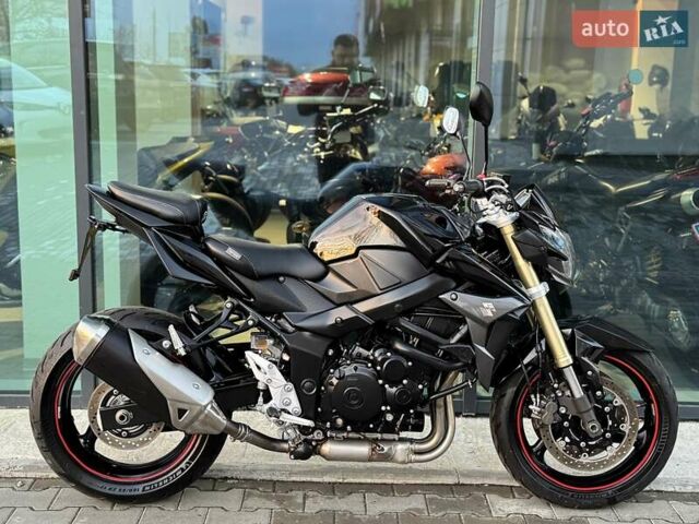 Черный Сузуки GSR 750, объемом двигателя 0.75 л и пробегом 24 тыс. км за 6999 $, фото 1 на Automoto.ua