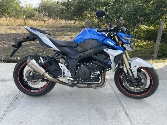 Сузуки GSR 750, объемом двигателя 0.75 л и пробегом 0 тыс. км за 7500 $, фото 1 на Automoto.ua