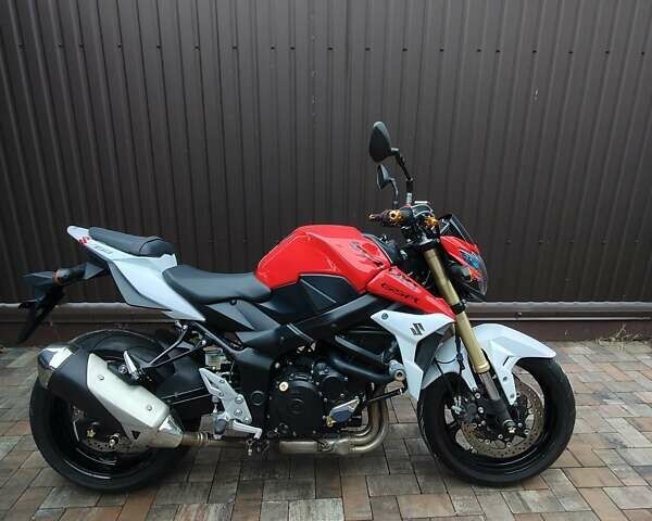 Сузуки GSR 750, объемом двигателя 0.75 л и пробегом 9 тыс. км за 8200 $, фото 1 на Automoto.ua