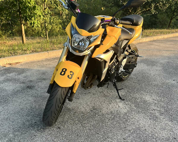 Желтый Сузуки GSR 750, объемом двигателя 0.75 л и пробегом 32 тыс. км за 7200 $, фото 1 на Automoto.ua