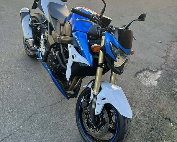 Синий Сузуки GSR 750, объемом двигателя 0.75 л и пробегом 20 тыс. км за 7500 $, фото 1 на Automoto.ua