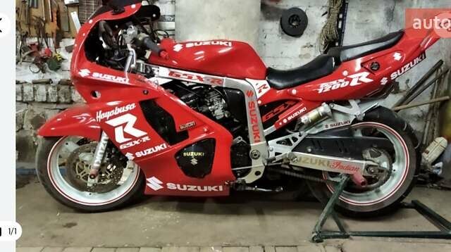 Красный Сузуки GSX-R 1100, объемом двигателя 1.1 л и пробегом 31 тыс. км за 2500 $, фото 1 на Automoto.ua
