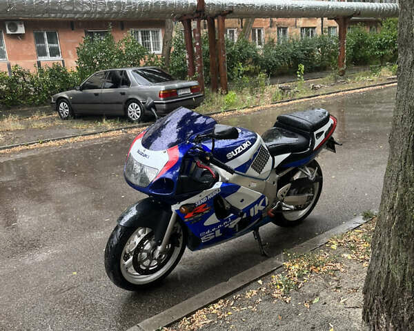 Белый Сузуки GSX-R 600, объемом двигателя 0.6 л и пробегом 55 тыс. км за 3478 $, фото 1 на Automoto.ua