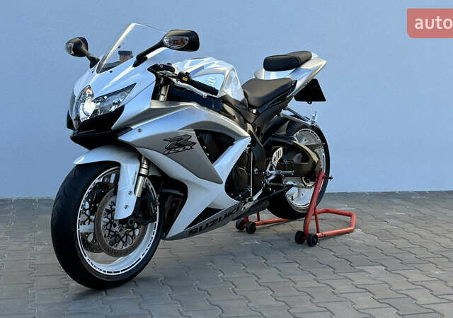 Белый Сузуки GSX-R 600, объемом двигателя 0.6 л и пробегом 25 тыс. км за 7999 $, фото 1 на Automoto.ua
