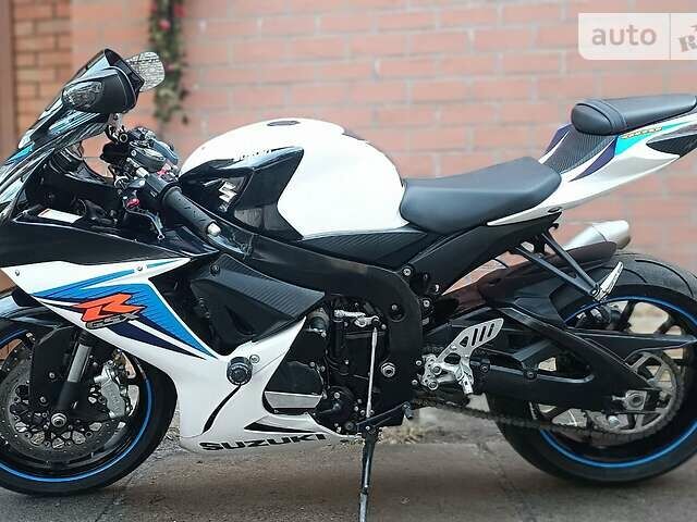 Белый Сузуки GSX-R 600, объемом двигателя 0.6 л и пробегом 26 тыс. км за 7600 $, фото 1 на Automoto.ua