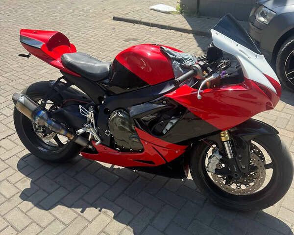 Красный Сузуки GSX-R 600, объемом двигателя 0.6 л и пробегом 14 тыс. км за 4000 $, фото 1 на Automoto.ua