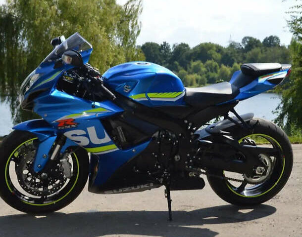 Синий Сузуки GSX-R 600, объемом двигателя 0.6 л и пробегом 3 тыс. км за 11000 $, фото 1 на Automoto.ua