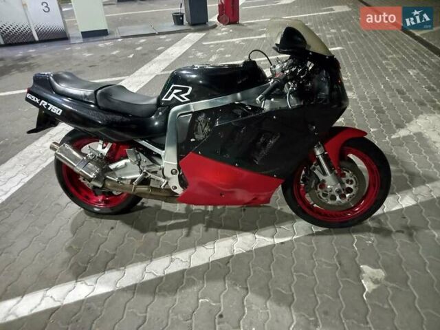 Черный Сузуки GSX-R 750, объемом двигателя 0.75 л и пробегом 40 тыс. км за 1800 $, фото 1 на Automoto.ua