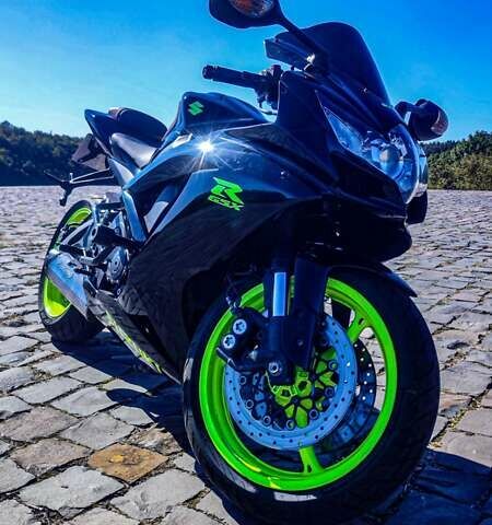 Черный Сузуки GSX-R 750, объемом двигателя 0.75 л и пробегом 40 тыс. км за 6600 $, фото 1 на Automoto.ua