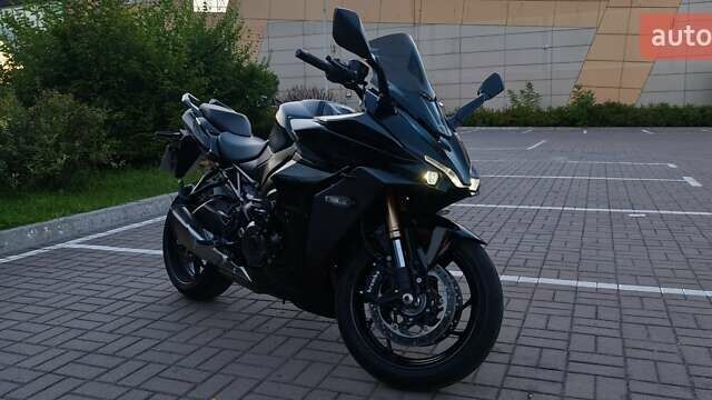 Черный Сузуки GSX-S 1000, объемом двигателя 1 л и пробегом 8 тыс. км за 17400 $, фото 1 на Automoto.ua