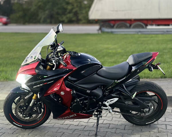 Красный Сузуки GSX-S 1000, объемом двигателя 1 л и пробегом 24 тыс. км за 10000 $, фото 1 на Automoto.ua