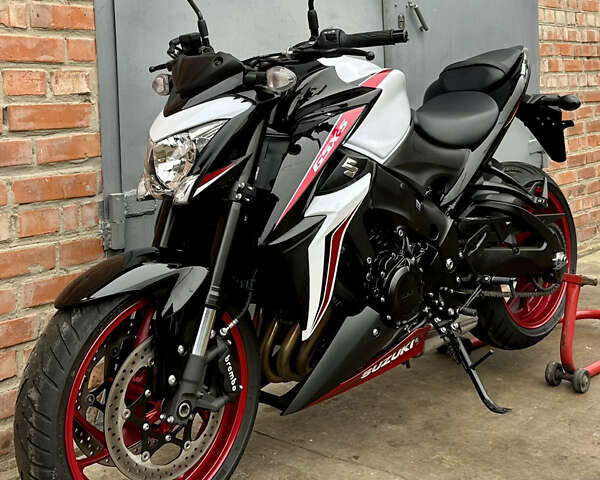 Сузуки GSX-S 1000, объемом двигателя 1 л и пробегом 5 тыс. км за 10100 $, фото 1 на Automoto.ua
