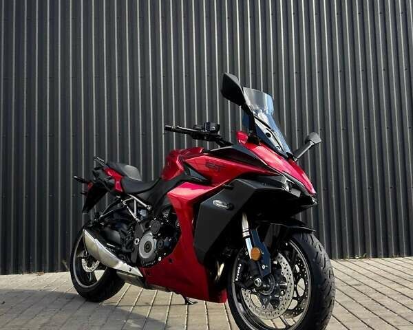 Красный Сузуки GSX-S 1000GT, объемом двигателя 1 л и пробегом 11 тыс. км за 12800 $, фото 1 на Automoto.ua