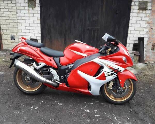 Красный Сузуки GSX 1300R Hayabusa, объемом двигателя 1.34 л и пробегом 8 тыс. км за 13000 $, фото 1 на Automoto.ua