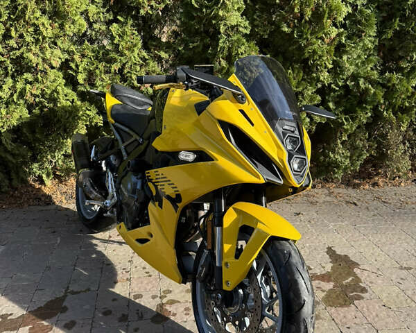 Желтый Сузуки GSX 8R, объемом двигателя 0.8 л и пробегом 13 тыс. км за 9600 $, фото 1 на Automoto.ua