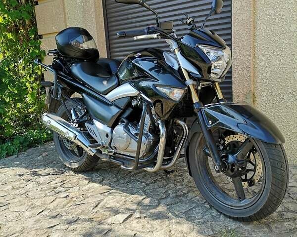 Черный Сузуки GW 250, объемом двигателя 0.25 л и пробегом 22 тыс. км за 2600 $, фото 1 на Automoto.ua