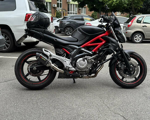 Красный Сузуки SFV 650, объемом двигателя 0.65 л и пробегом 38 тыс. км за 4700 $, фото 1 на Automoto.ua