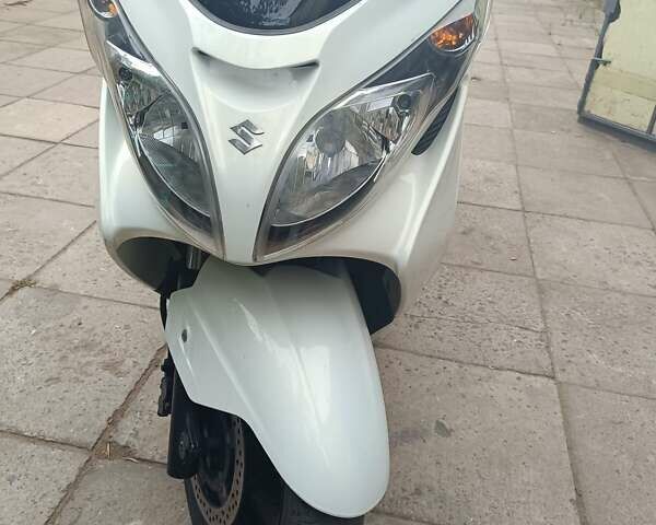 Белый Сузуки Skywave 250, объемом двигателя 0.25 л и пробегом 39 тыс. км за 2400 $, фото 1 на Automoto.ua