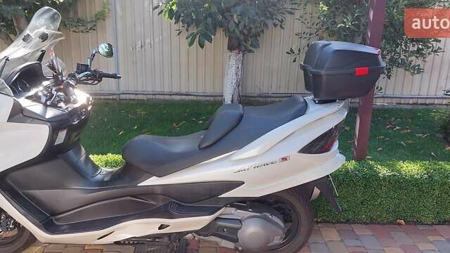 Белый Сузуки Skywave 250, объемом двигателя 0.39 л и пробегом 51 тыс. км за 2908 $, фото 1 на Automoto.ua