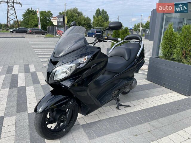 Черный Сузуки Skywave 250, объемом двигателя 0.25 л и пробегом 27 тыс. км за 2649 $, фото 1 на Automoto.ua