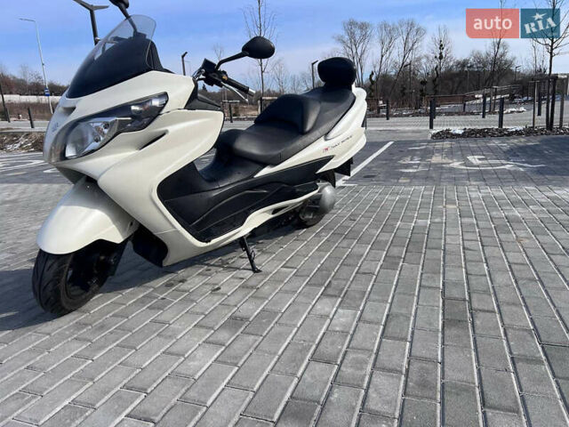 Сузуки Skywave 250, объемом двигателя 0.25 л и пробегом 25 тыс. км за 2000 $, фото 1 на Automoto.ua