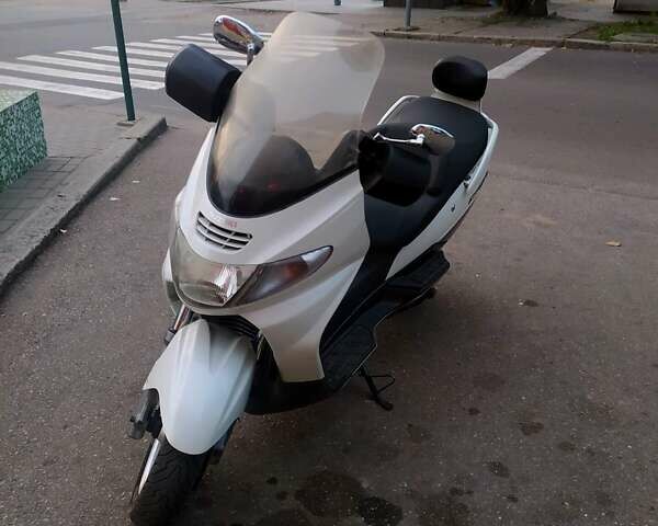 Серый Сузуки Skywave 400, объемом двигателя 0.25 л и пробегом 32 тыс. км за 1150 $, фото 1 на Automoto.ua