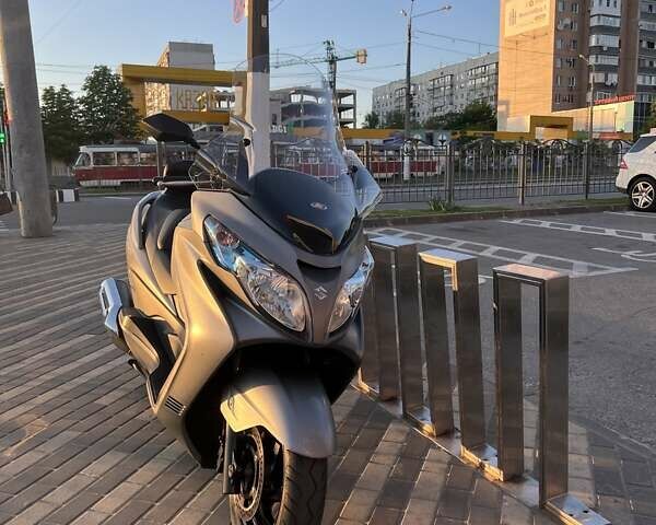 Серый Сузуки Skywave 400, объемом двигателя 0.4 л и пробегом 14 тыс. км за 3700 $, фото 1 на Automoto.ua