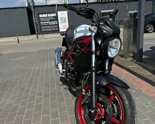 Белый Сузуки SV 650, объемом двигателя 0.65 л и пробегом 6 тыс. км за 7000 $, фото 1 на Automoto.ua