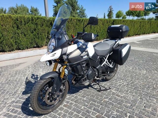 Белый Сузуки V-Strom 1000, объемом двигателя 1 л и пробегом 25 тыс. км за 9000 $, фото 1 на Automoto.ua