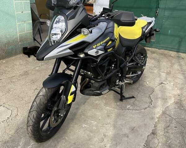 Жовтий Сузукі V-Strom 1000, об'ємом двигуна 1 л та пробігом 17 тис. км за 12000 $, фото 1 на Automoto.ua