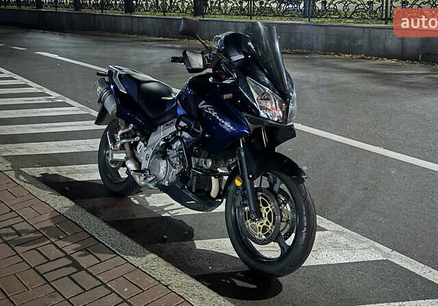Синий Сузуки V-Strom 1000, объемом двигателя 1 л и пробегом 50 тыс. км за 5999 $, фото 1 на Automoto.ua
