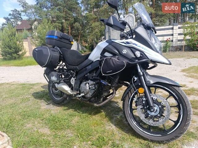 Белый Сузуки V-Strom 650, объемом двигателя 0.65 л и пробегом 5 тыс. км за 9000 $, фото 1 на Automoto.ua