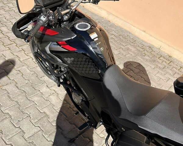 Чорний Сузукі V-Strom 650, об'ємом двигуна 0 л та пробігом 14 тис. км за 9500 $, фото 1 на Automoto.ua