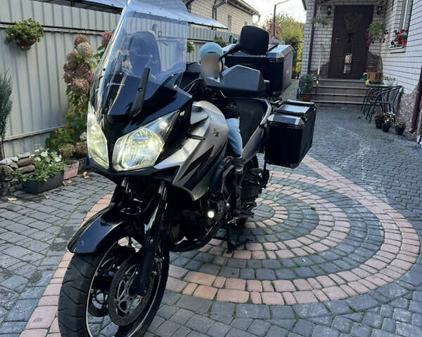 Сузуки V-Strom 650 2005 в Житомире на Automoto.ua Сузуки V-Strom 650, объемом двигателя 0.65 л и пробегом 54 тыс. км за 4900 $, фото 1 на Automoto.ua