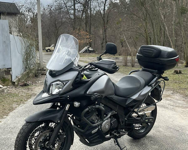 Серый Сузуки V-Strom 650, объемом двигателя 0.65 л и пробегом 17 тыс. км за 8000 $, фото 1 на Automoto.ua